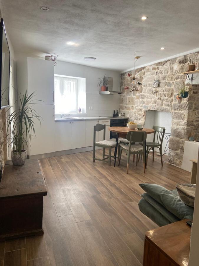 Apartman Oleandar Kastela Luaran gambar