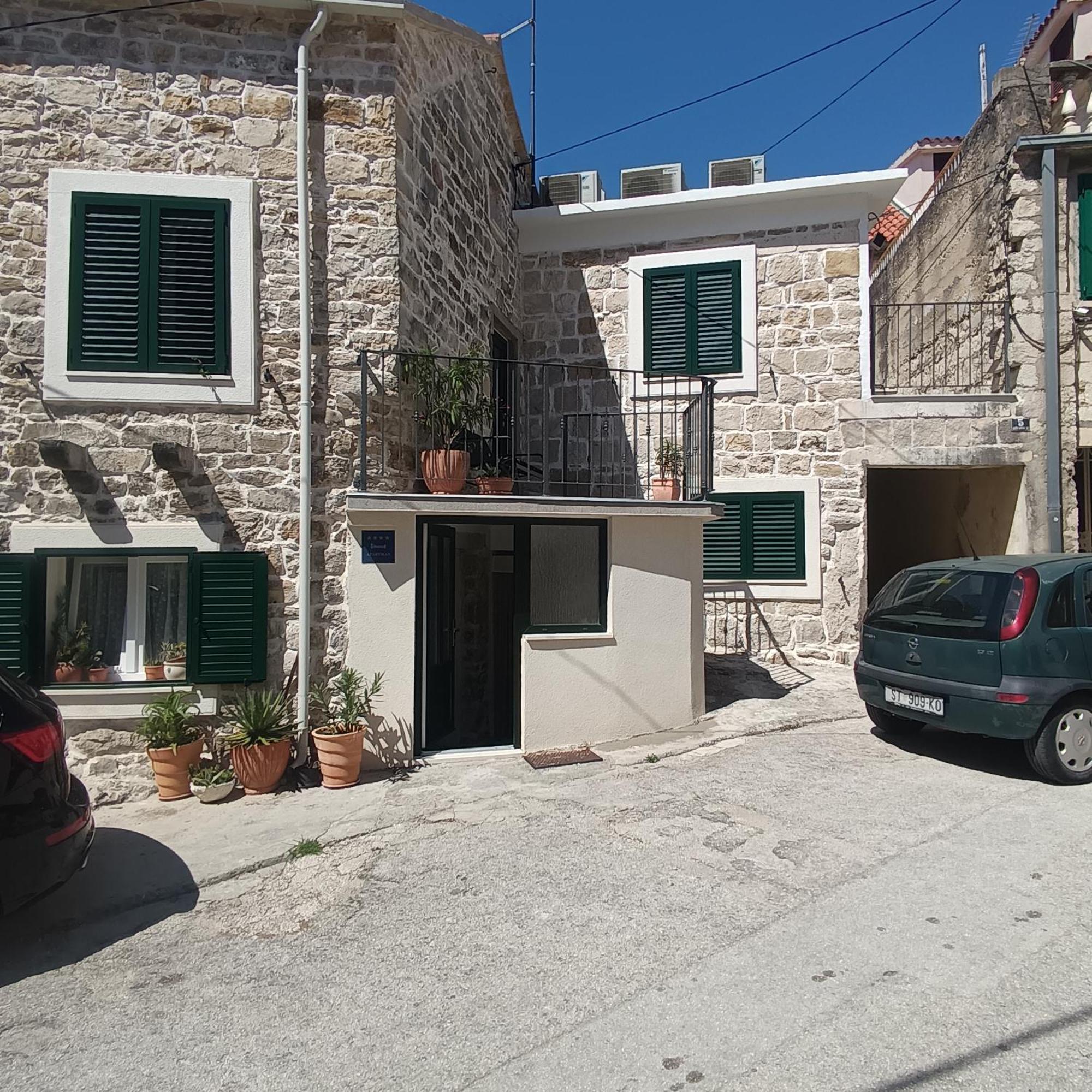 Apartman Oleandar Kastela Luaran gambar
