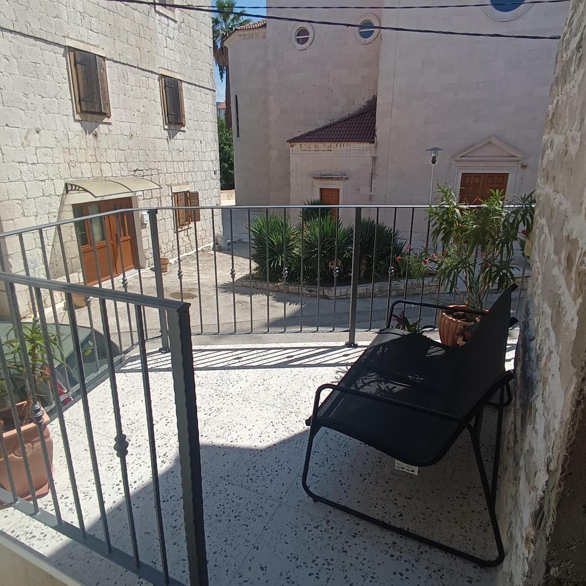 Apartman Oleandar Kastela Luaran gambar
